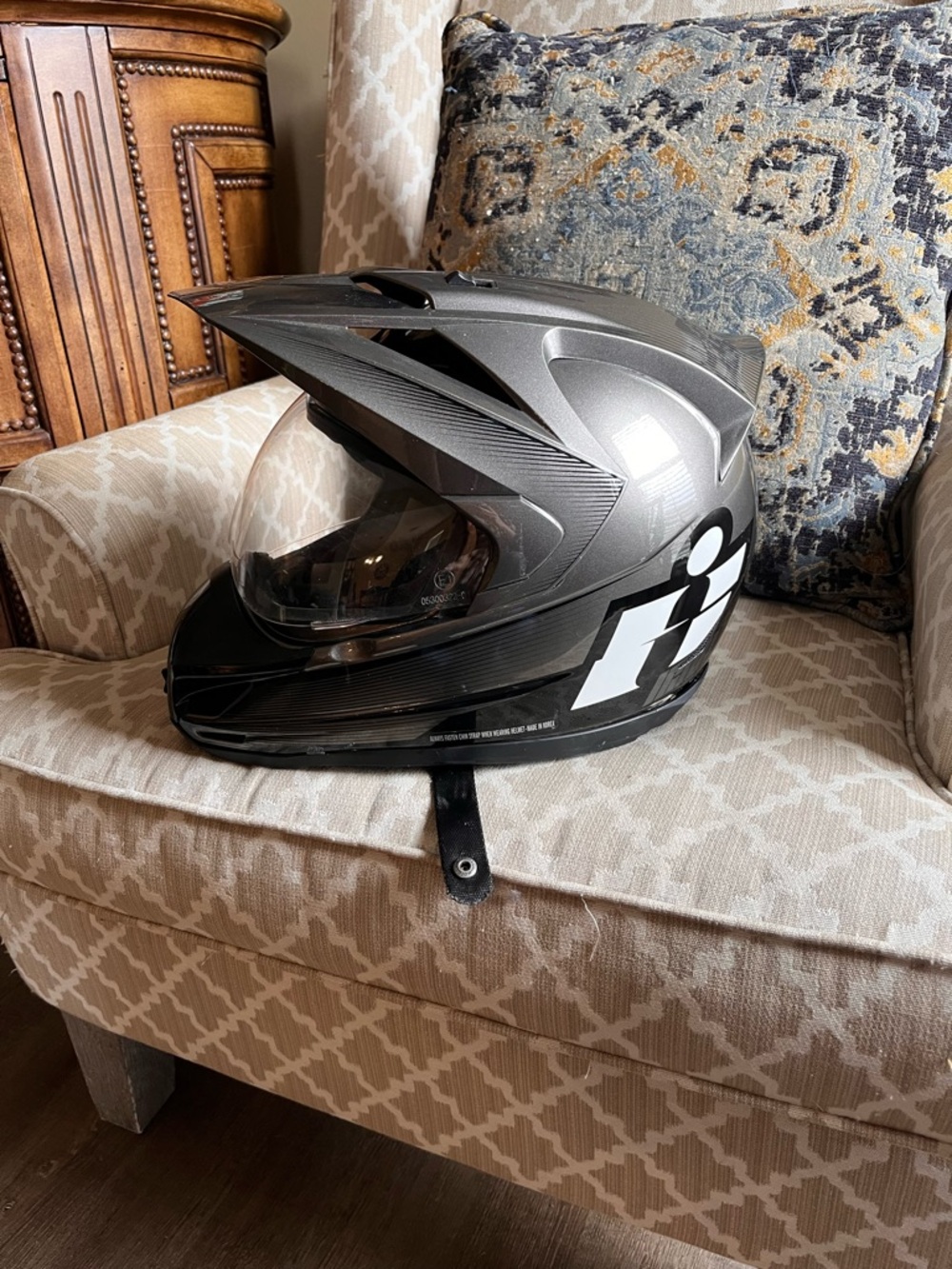 Icon Variant Double Stack Motorcycle Helmet Gray Size M cm 57-58